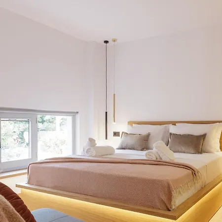 Arch 4 Luxury Living , Room II