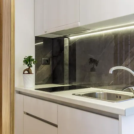 Arch 4 Luxury Living , Room II Apartment *